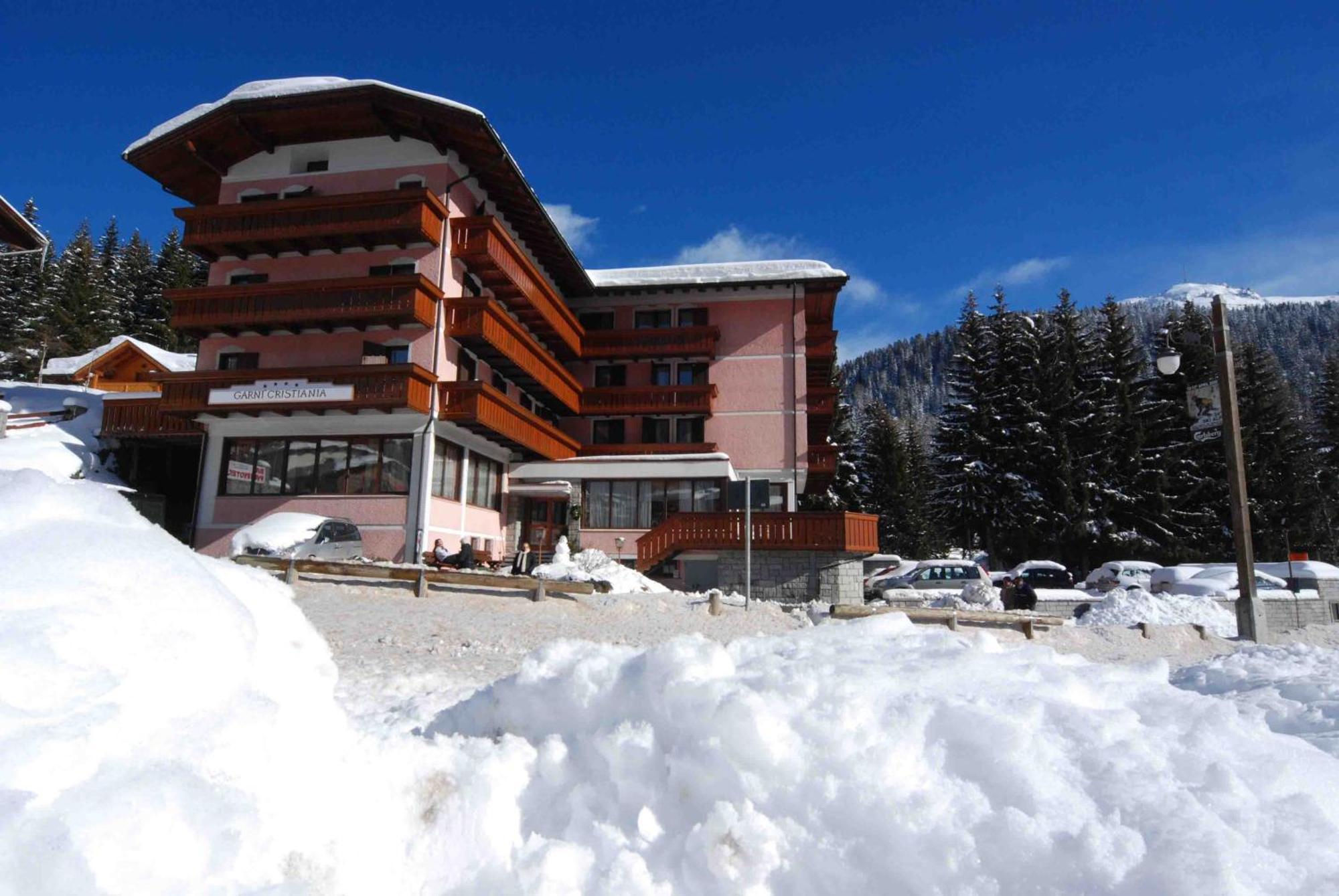 Hotel Cristiania Madonna di Campiglio Exterior photo