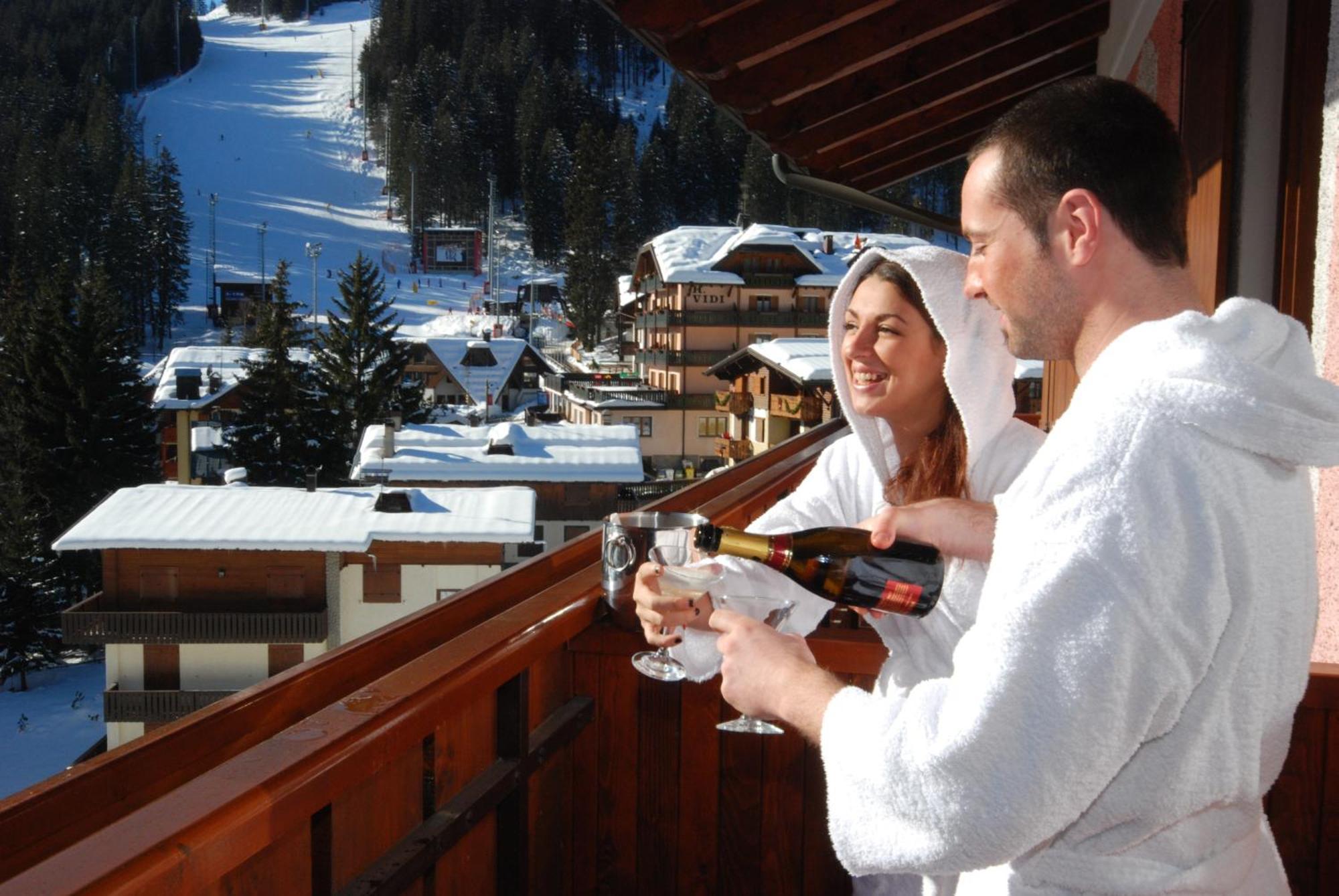 Hotel Cristiania Madonna di Campiglio Exterior photo