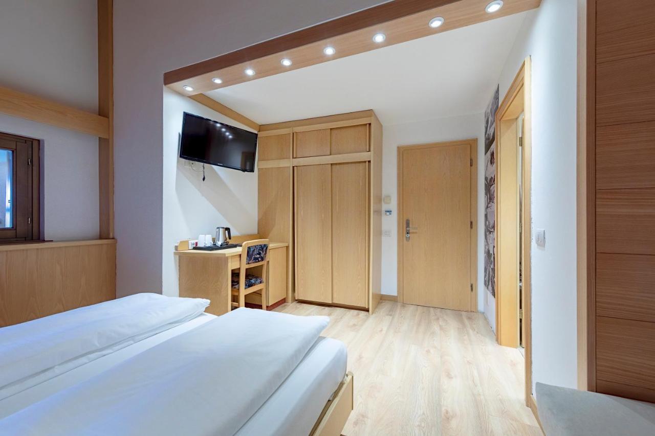 Hotel Cristiania Madonna di Campiglio Exterior photo