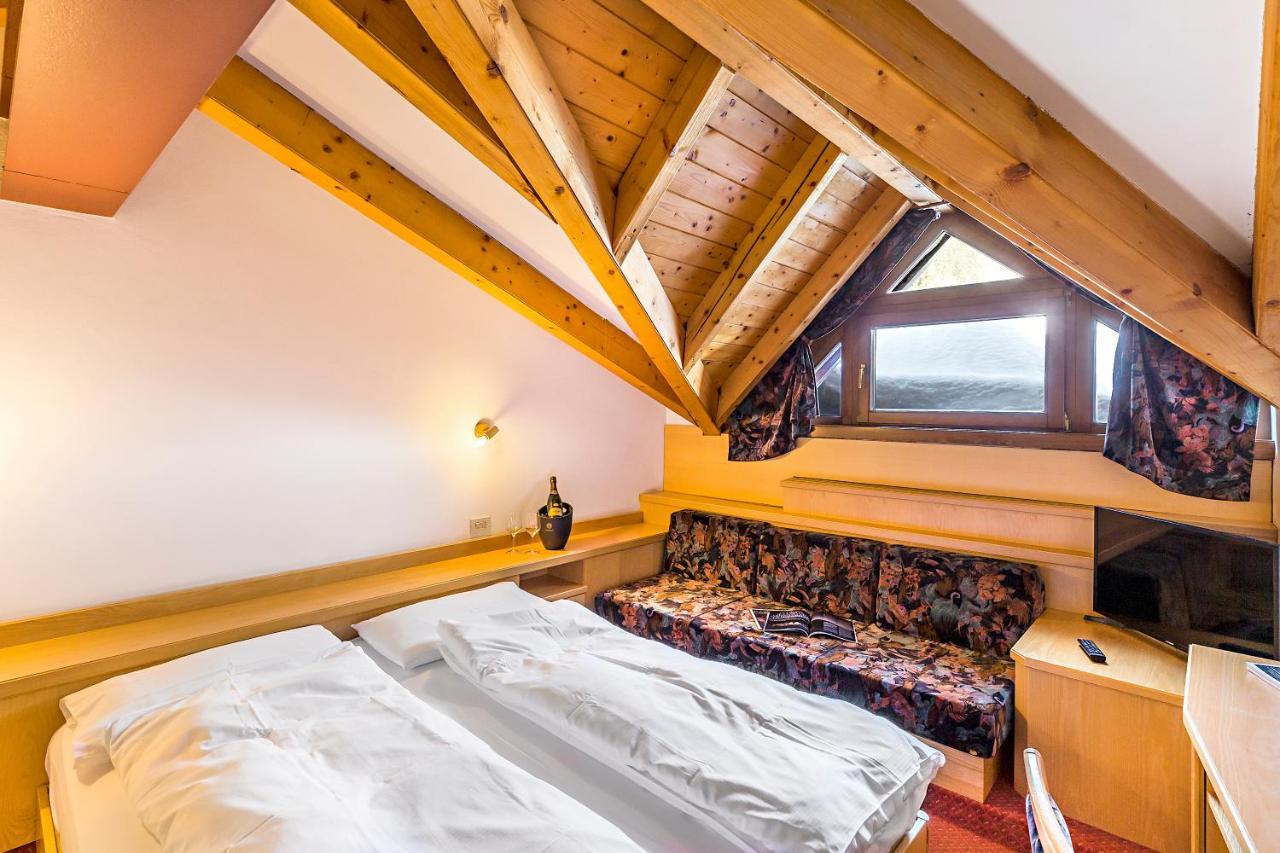 Hotel Cristiania Madonna di Campiglio Exterior photo