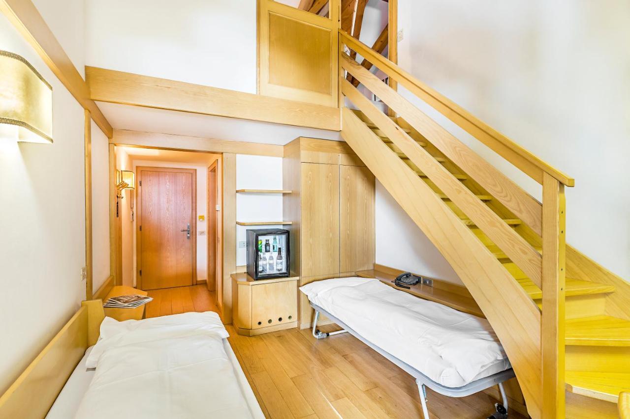 Hotel Cristiania Madonna di Campiglio Exterior photo