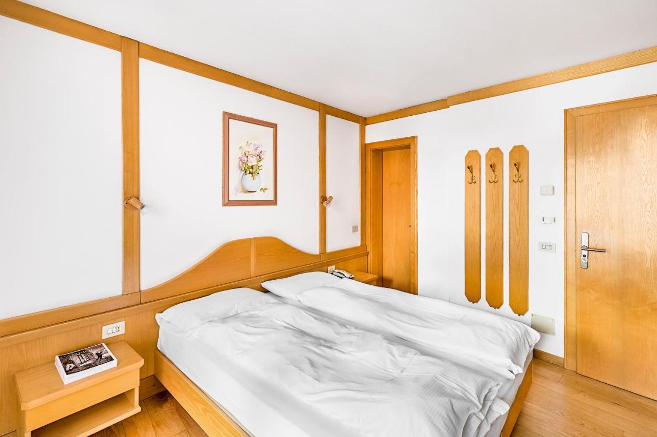 Hotel Cristiania Madonna di Campiglio Exterior photo
